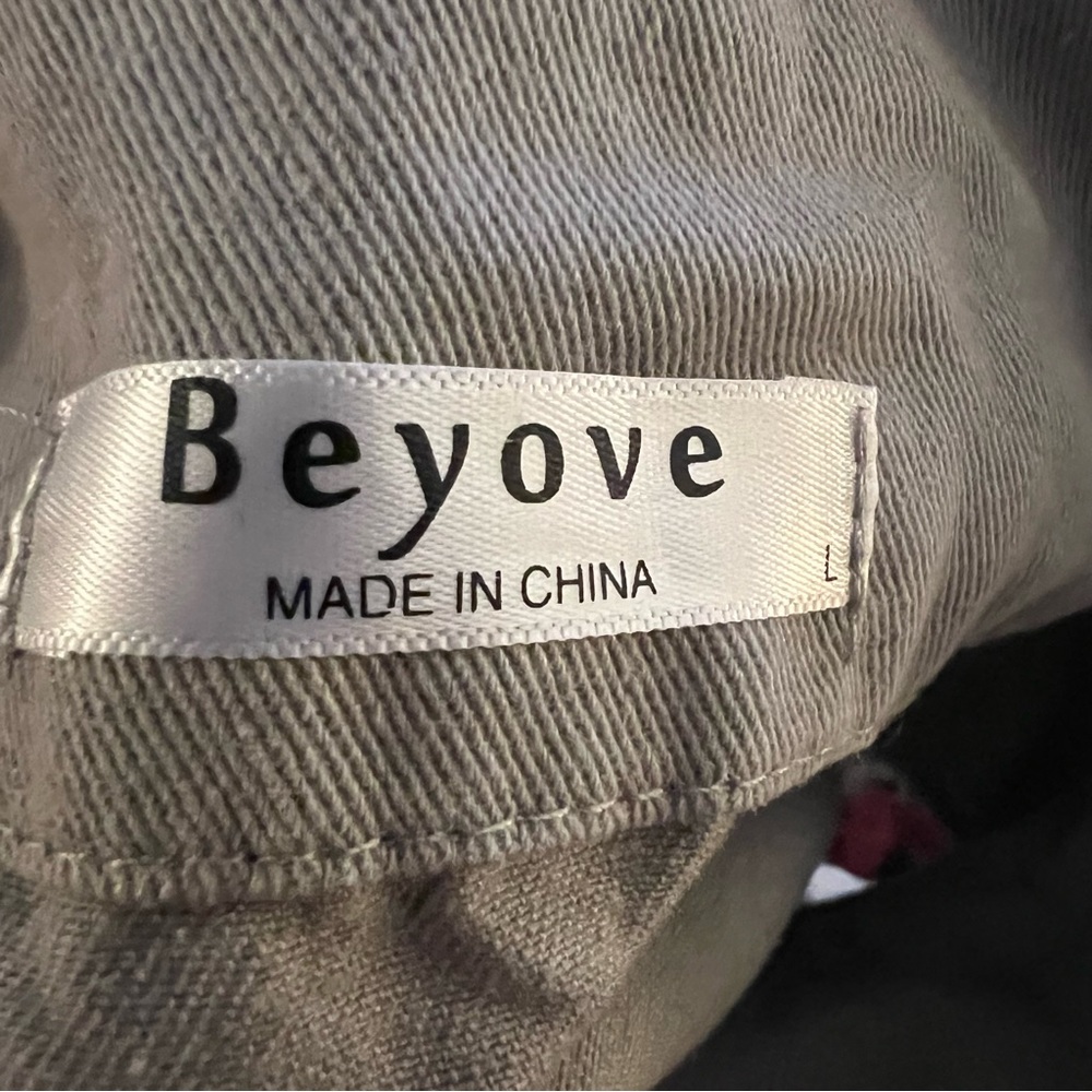 Beyove Women's Utility Vest - Picture 2 of 11